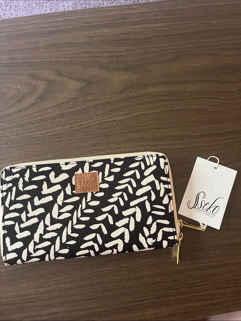 Sseko Black and Cream Leaf-Print Zip Wallet with Gold Accent